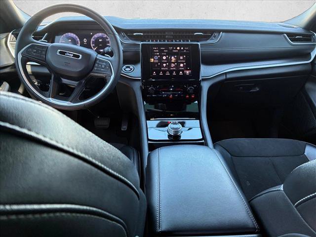 Used 2024 Jeep Grand Cherokee L Altitude AWD/4WD image 19