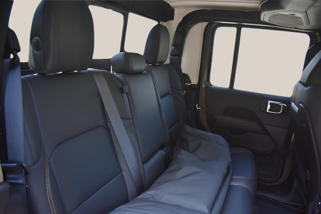 Used 2025 Jeep Gladiator Sport AWD/4WD image 17