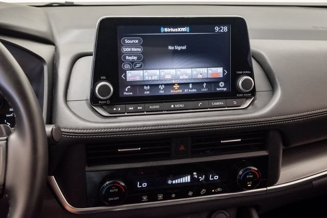 Used 2025 Nissan Rogue SV FWD image 16