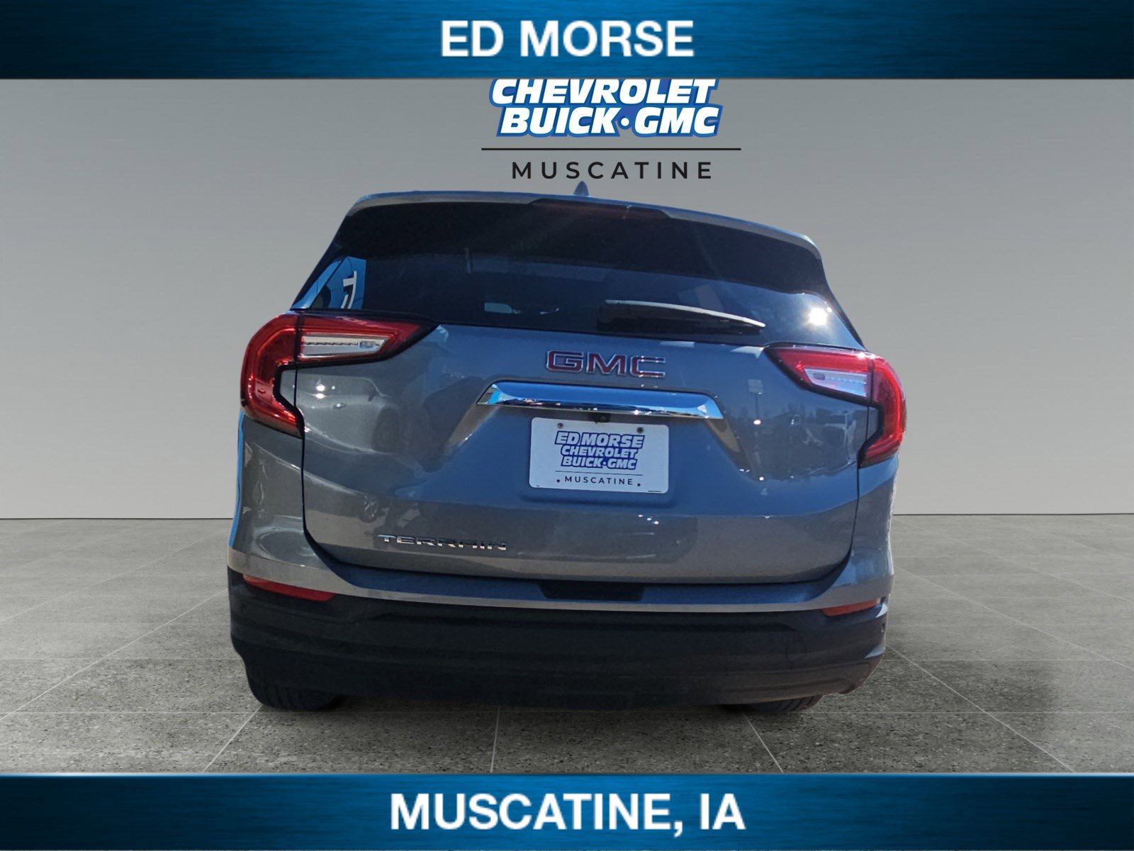 Used 2023 GMC Terrain SLE w/ Driver Convenience Package image 4