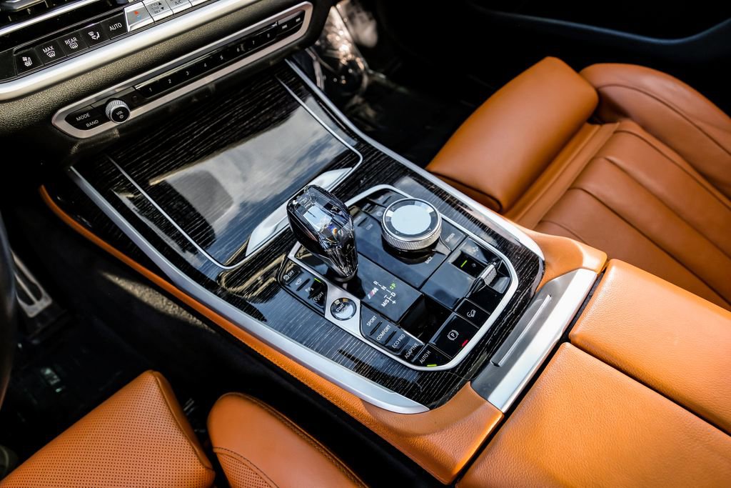 Used 2021 BMW X7 M50i w/ Executive Package image 25