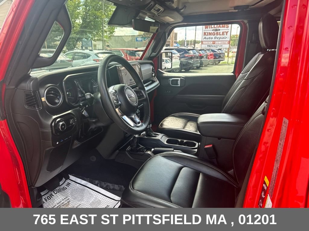 Used 2024 Jeep Wrangler Unlimited Sahara w/ Technology Group AWD/4WD image 15
