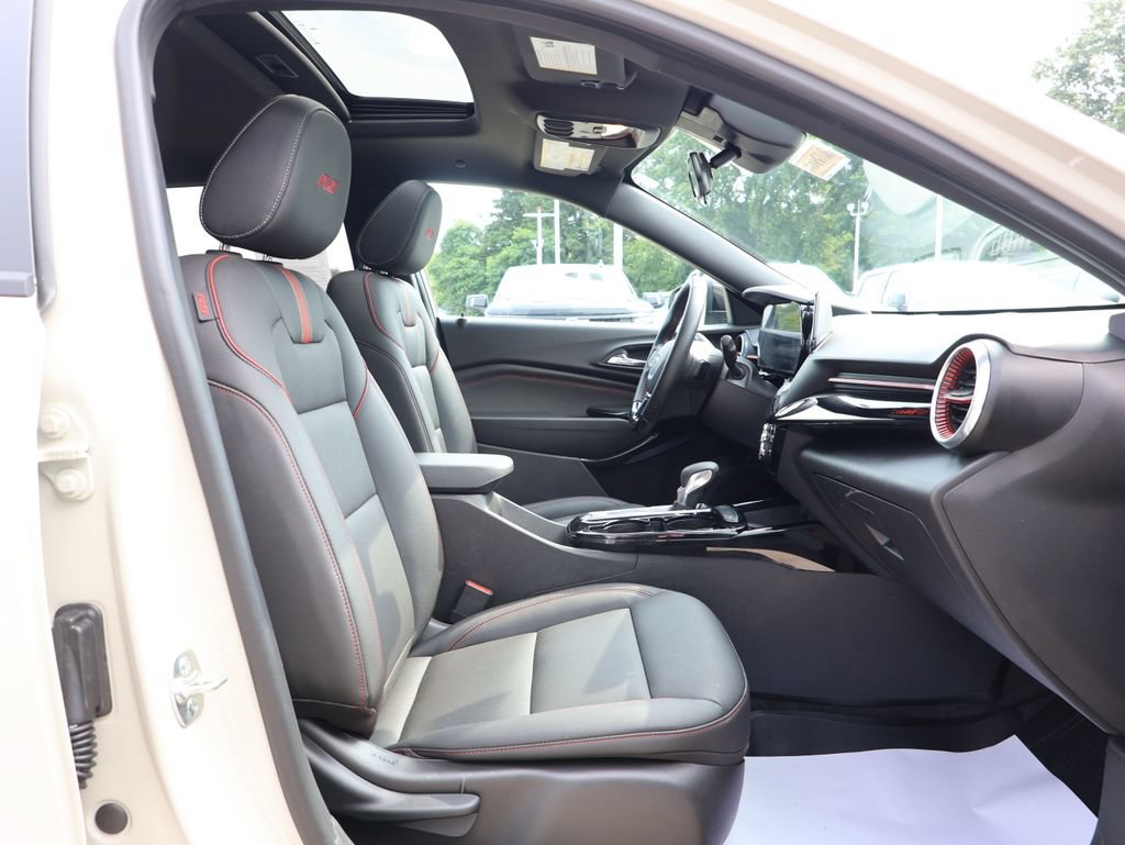 Certified 2026 Chevrolet Trax RS w/ Sunroof Package FWD image 33
