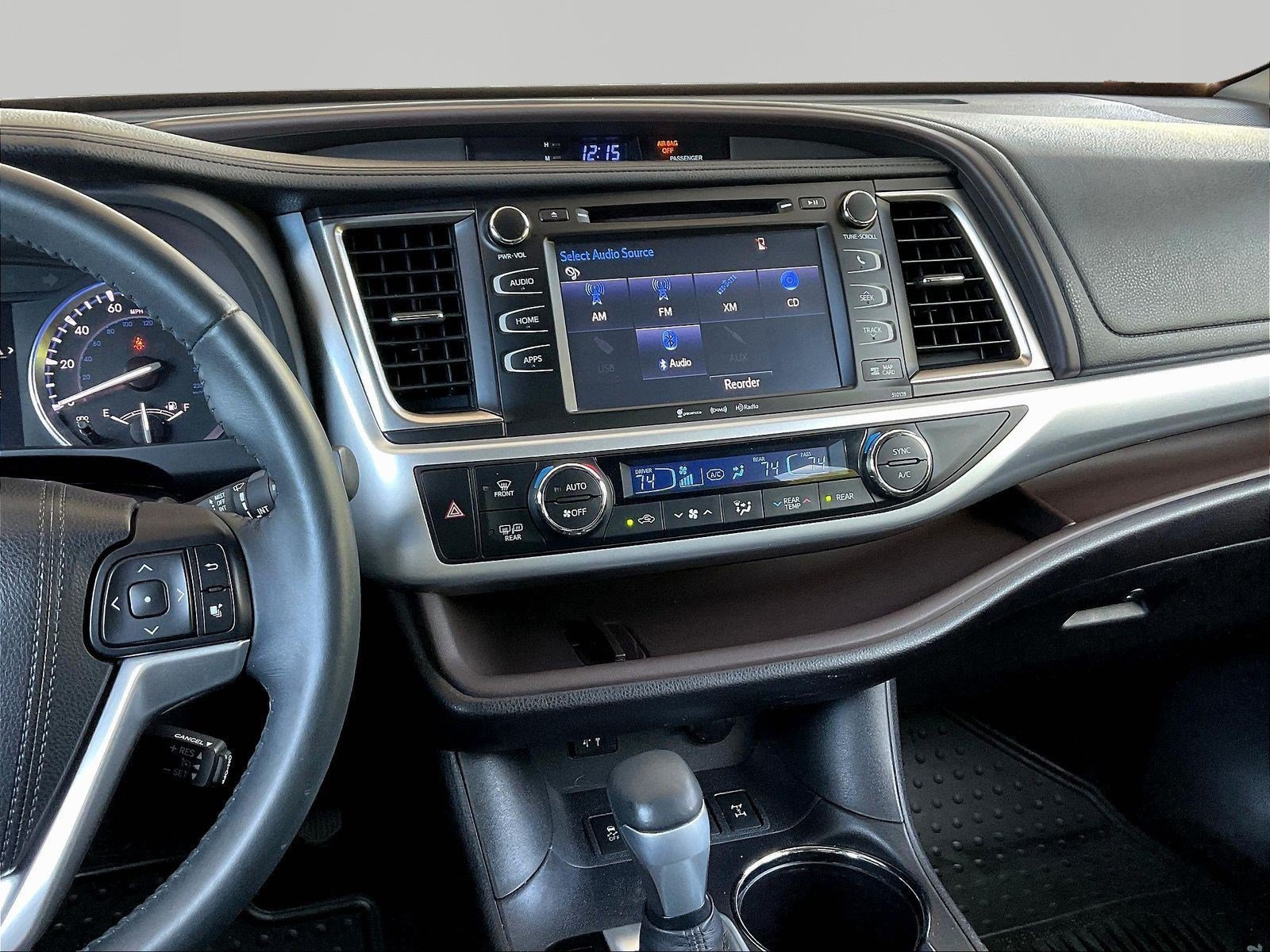 Used 2016 Toyota Highlander XLE AWD/4WD image 9