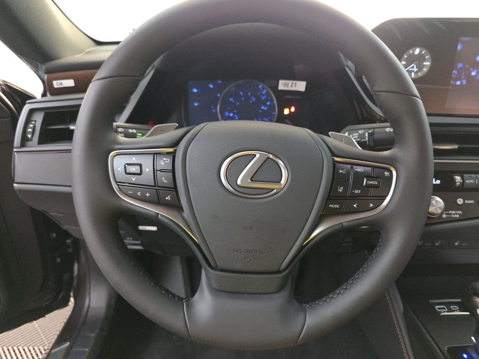 Used 2025 Lexus ES 350 w/ Premium Package image 11
