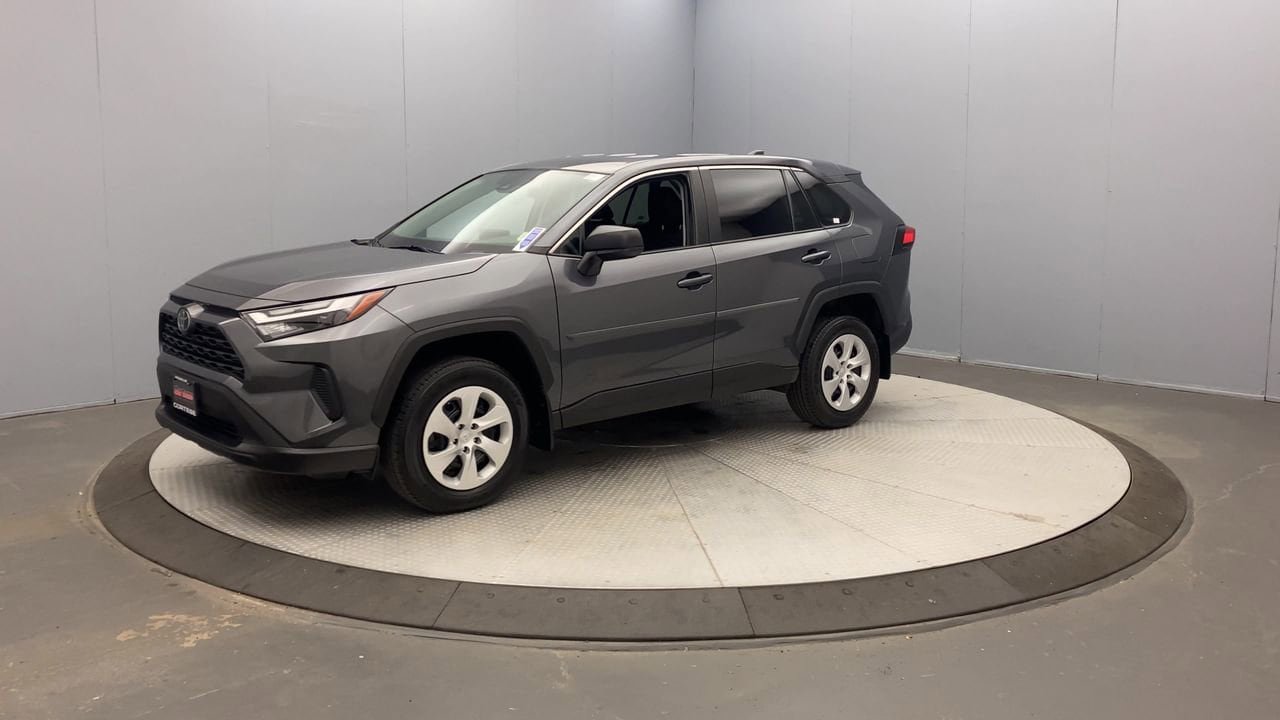 Used 2024 Toyota RAV4 LE AWD/4WD image 9