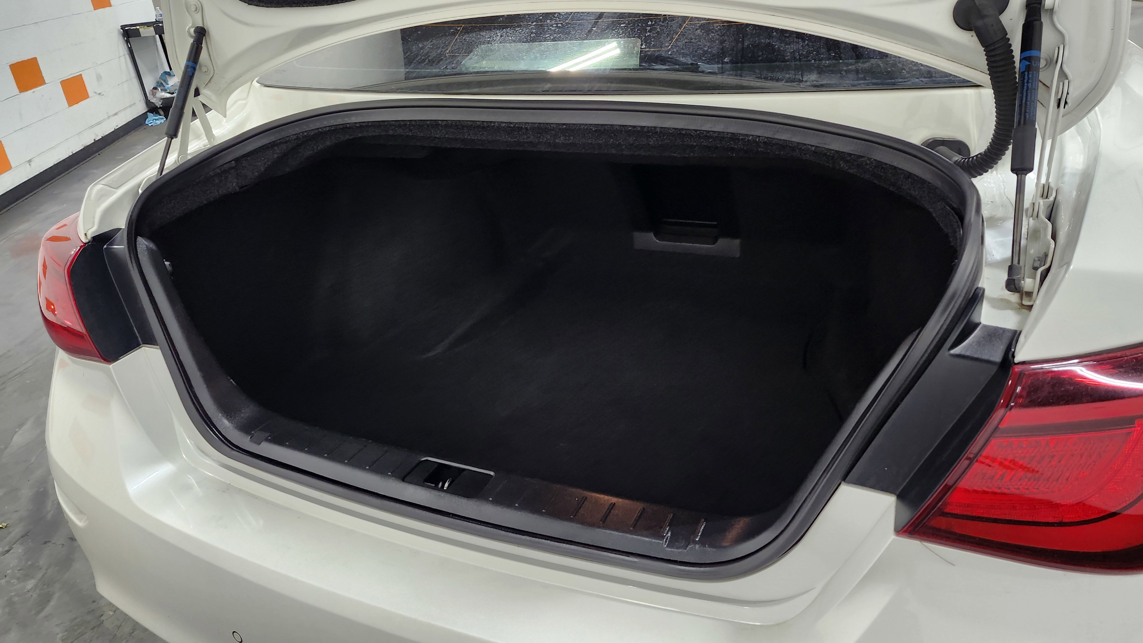 Used 2019 INFINITI Q70 Luxe image 23