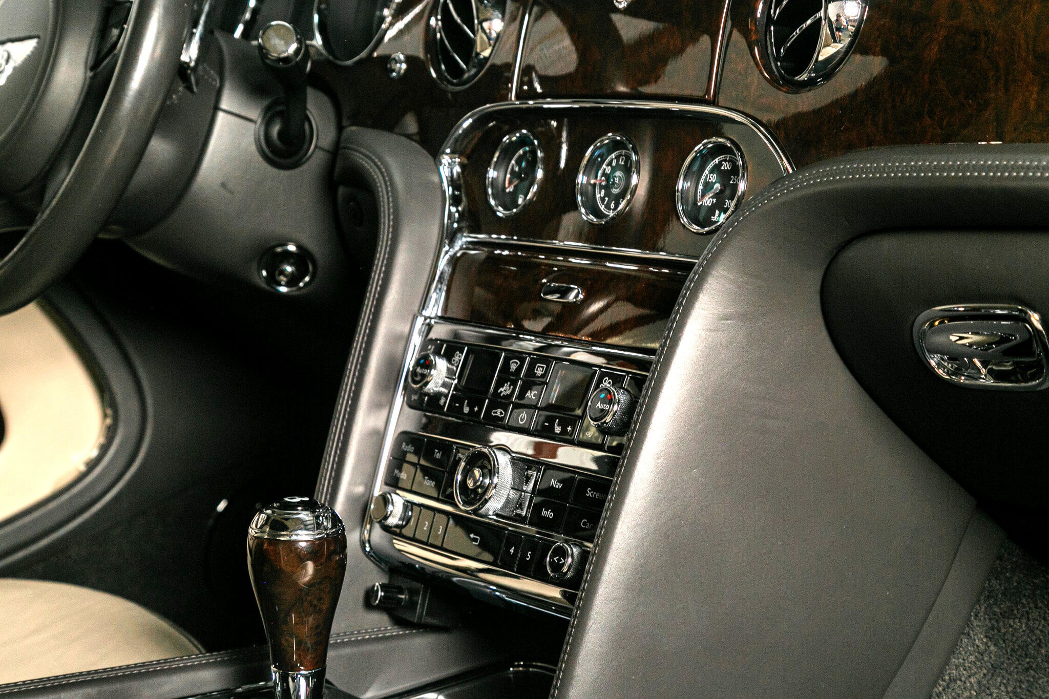 Used 2013 Bentley Mulsanne w/ Premiere Specification Pkg image 37