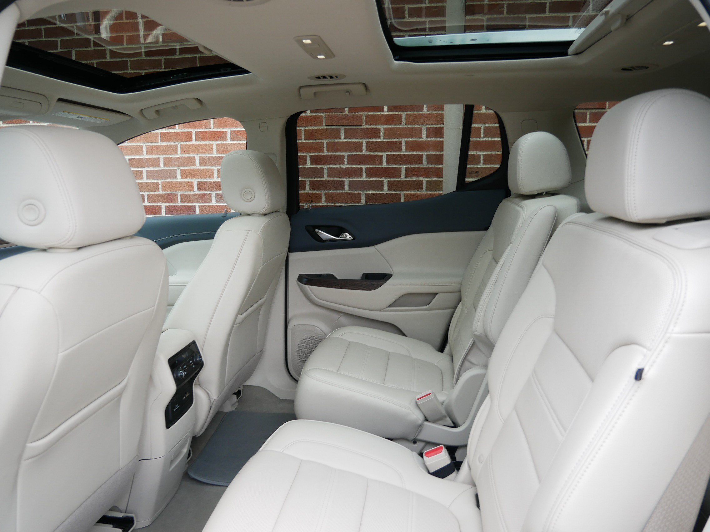Used 2023 GMC Acadia Denali w/ Denali Ultimate Package AWD/4WD image 10