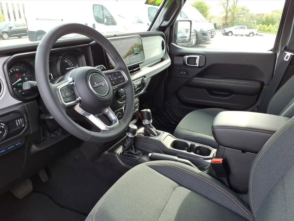 Certified 2025 Jeep Wrangler Unlimited Sahara AWD/4WD image 7