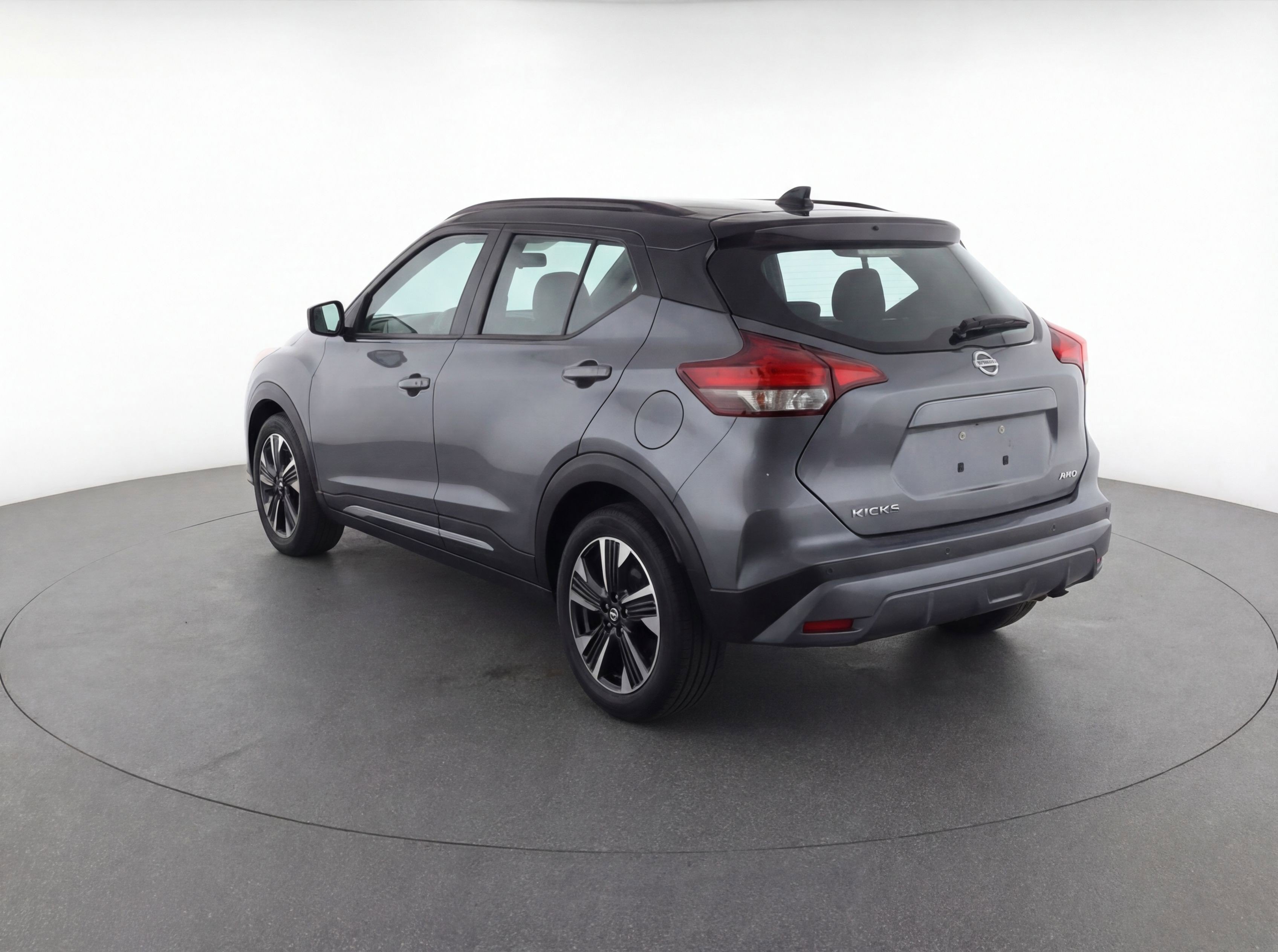 Used 2025 Nissan Kicks SV image 6