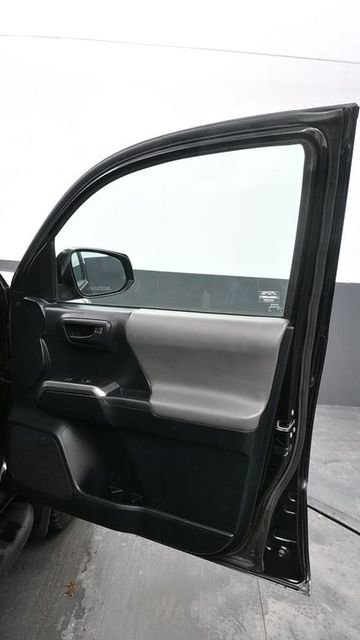 Used 2018 Toyota Tacoma SR5 image 10
