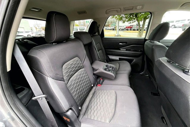 Used 2022 Nissan Pathfinder SV image 22