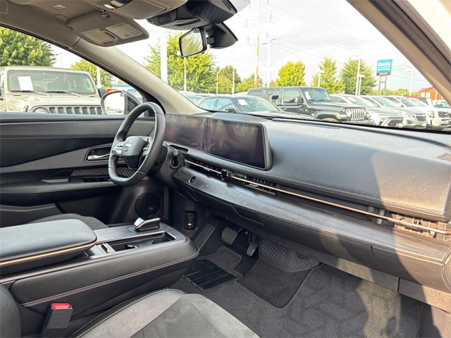 Used 2025 Nissan Ariya FWD image 41