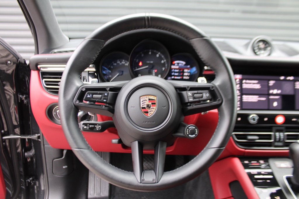 Used 2025 Porsche Macan image 22