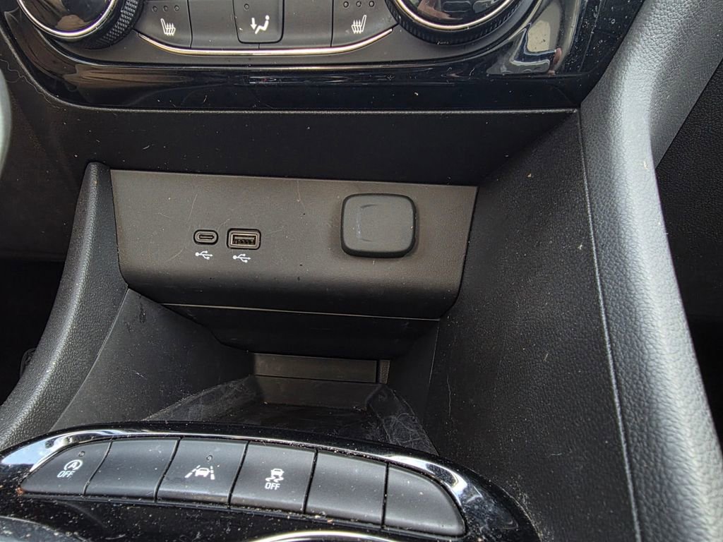 Used 2025 Buick Encore GX Sport Touring w/ Comfort Package image 18