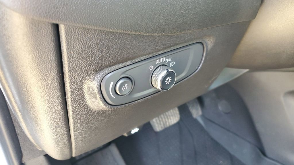 Used 2023 Chevrolet Equinox LT image 10