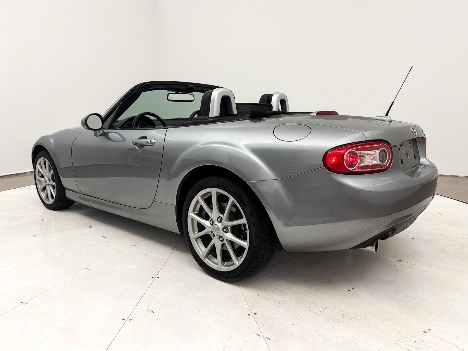 Used 2011 MAZDA MX-5 Miata Grand Touring w/ Premium Pkg image 11