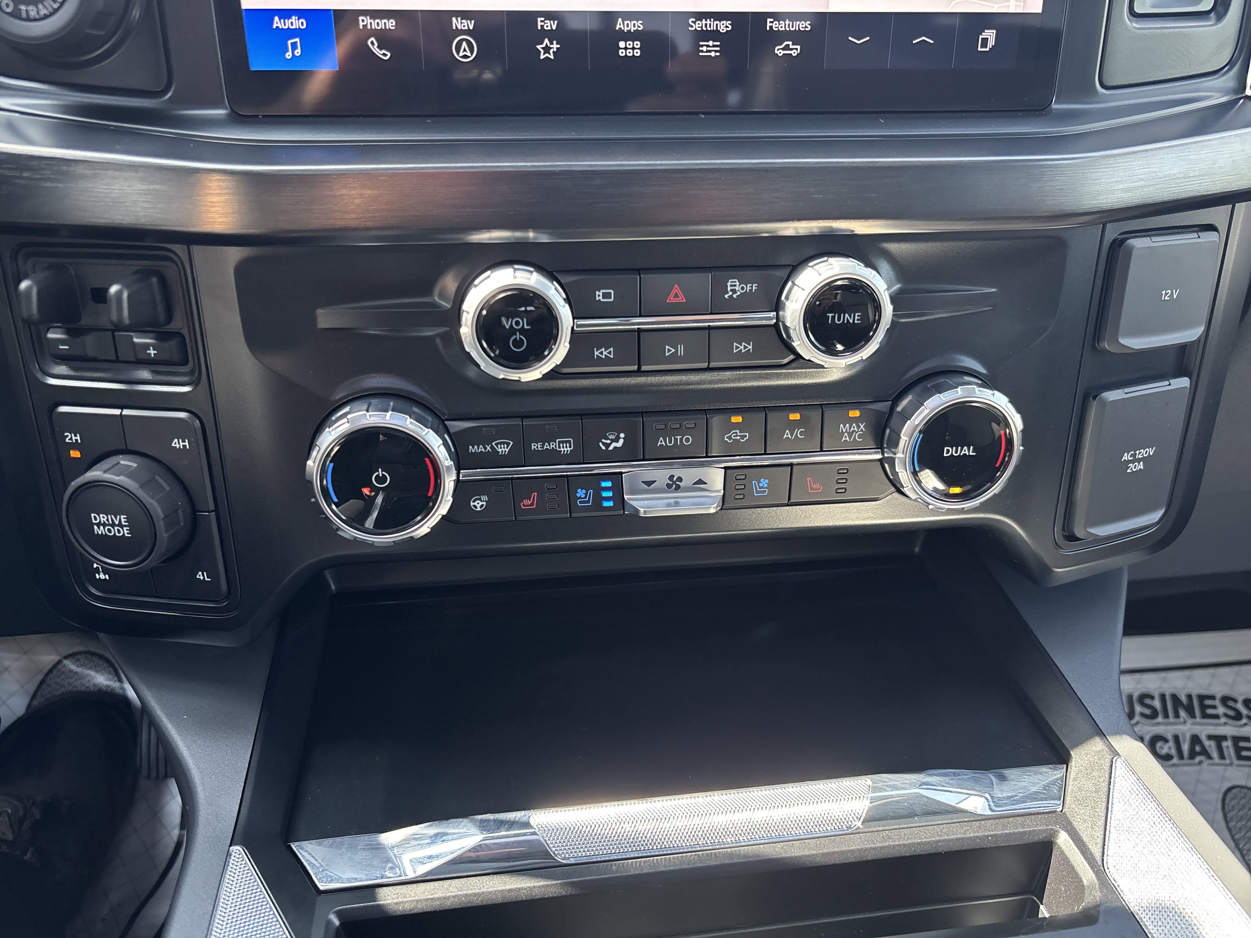 New 2025 Ford F250 Lariat w/ Lariat Ultimate Package image 24