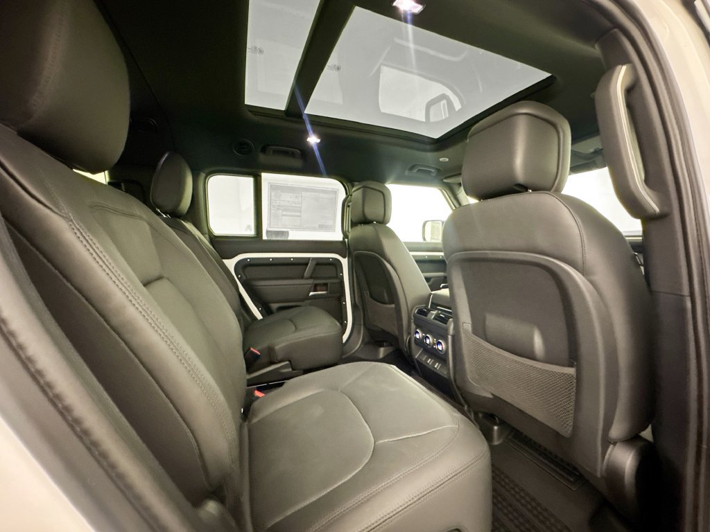 New 2026 Land Rover Defender 130 X-Dynamic SE AWD/4WD image 27