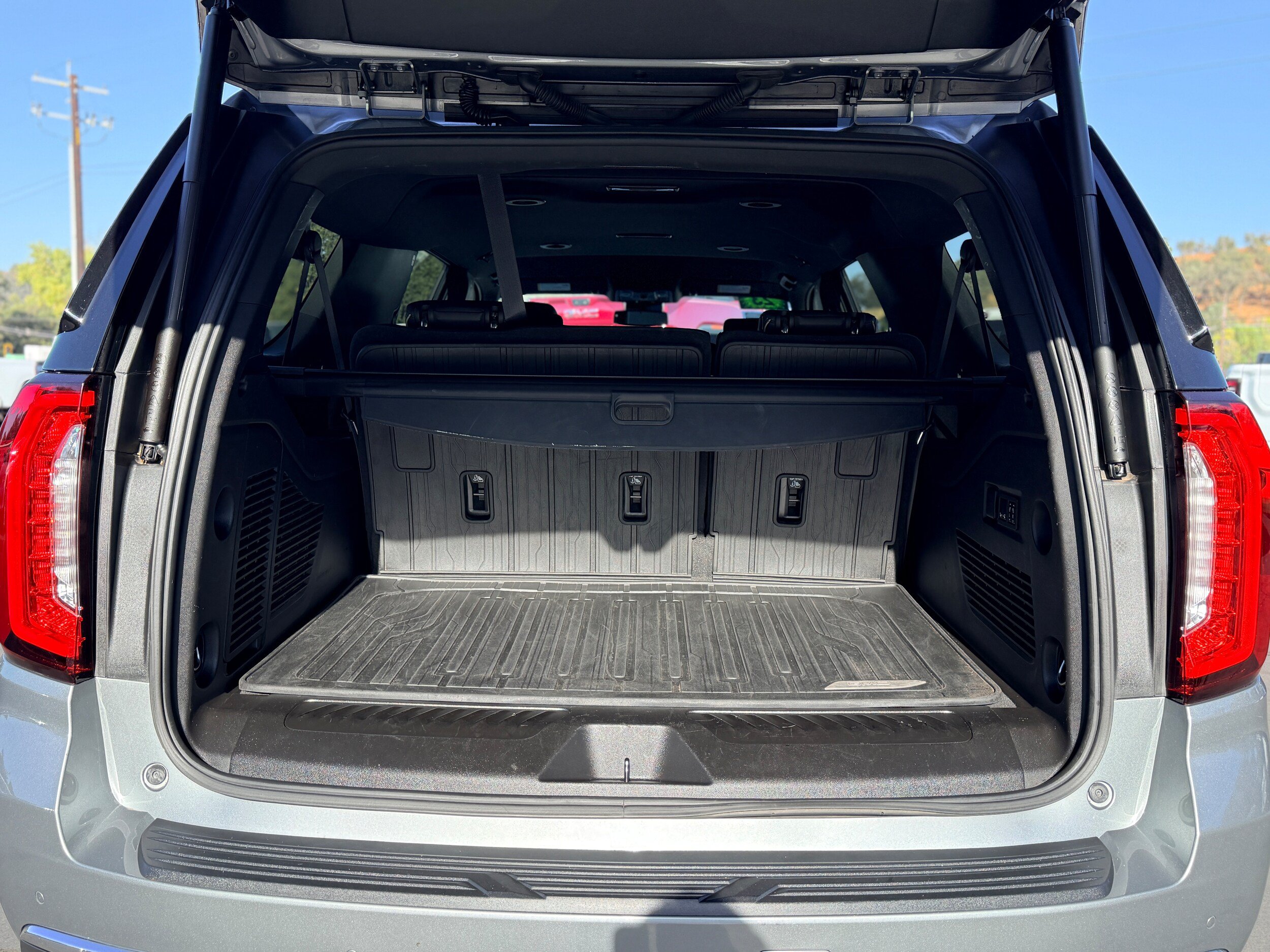 Used 2023 GMC Yukon XL SLT w/ SLT Luxury Package AWD/4WD image 31