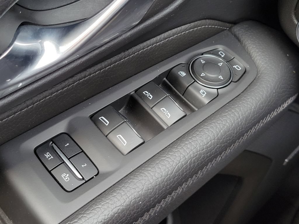 Used 2024 GMC Yukon XL Denali AWD/4WD image 28