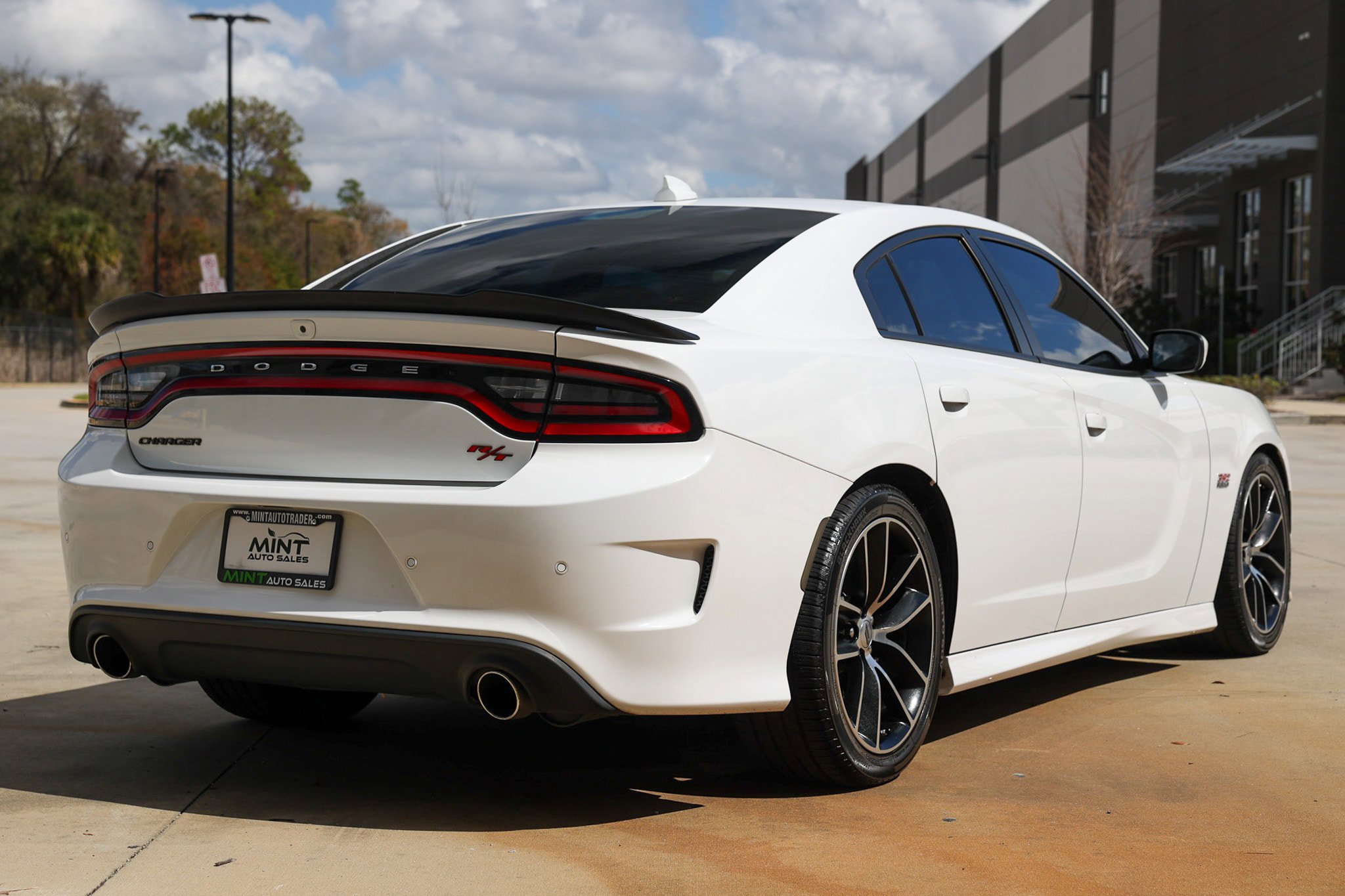Used 2018 Dodge Charger R/T Scat Pack RWD image 16