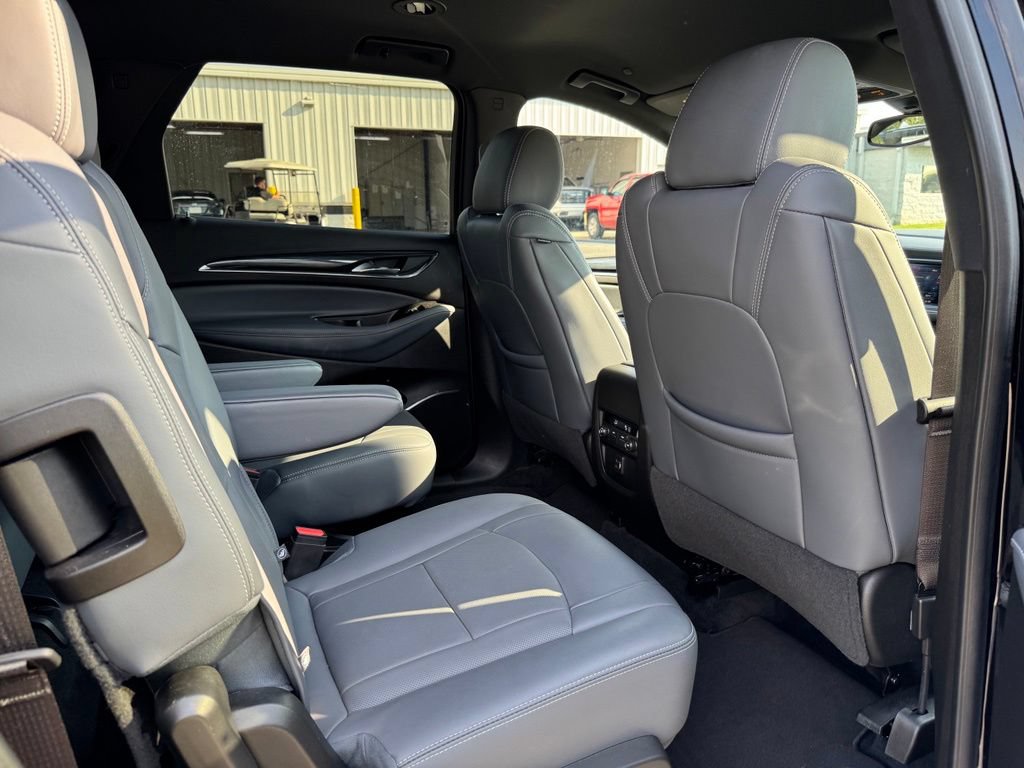 Used 2023 Buick Enclave Essence AWD/4WD image 13