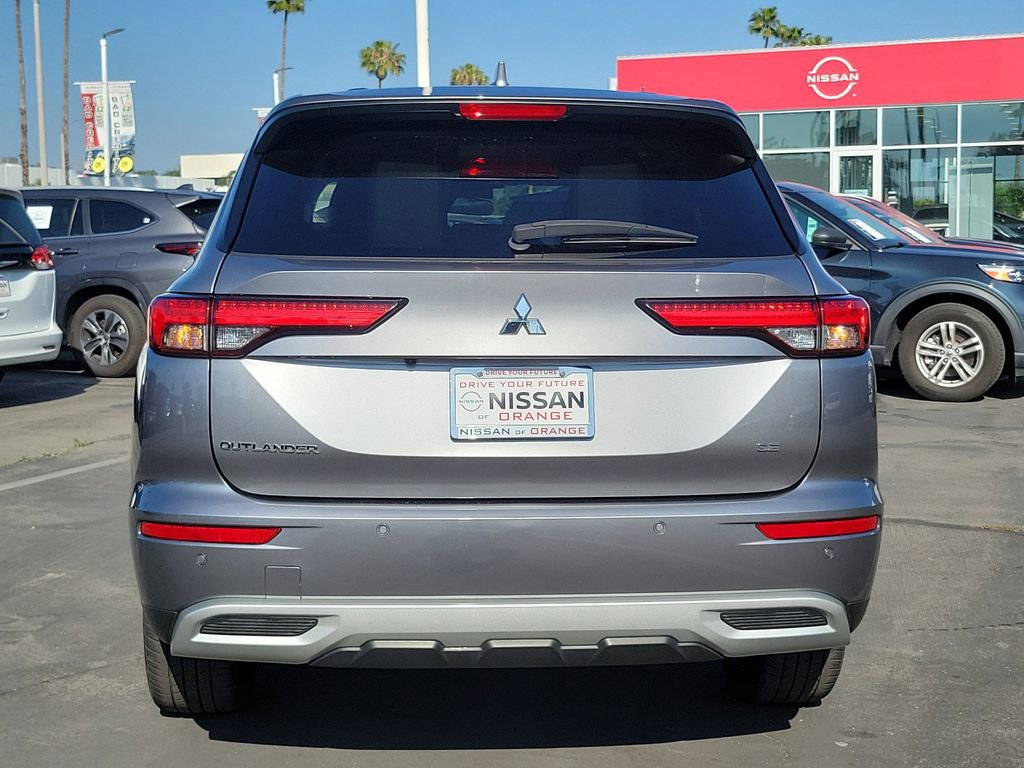 Used 2023 Mitsubishi Outlander SE image 4