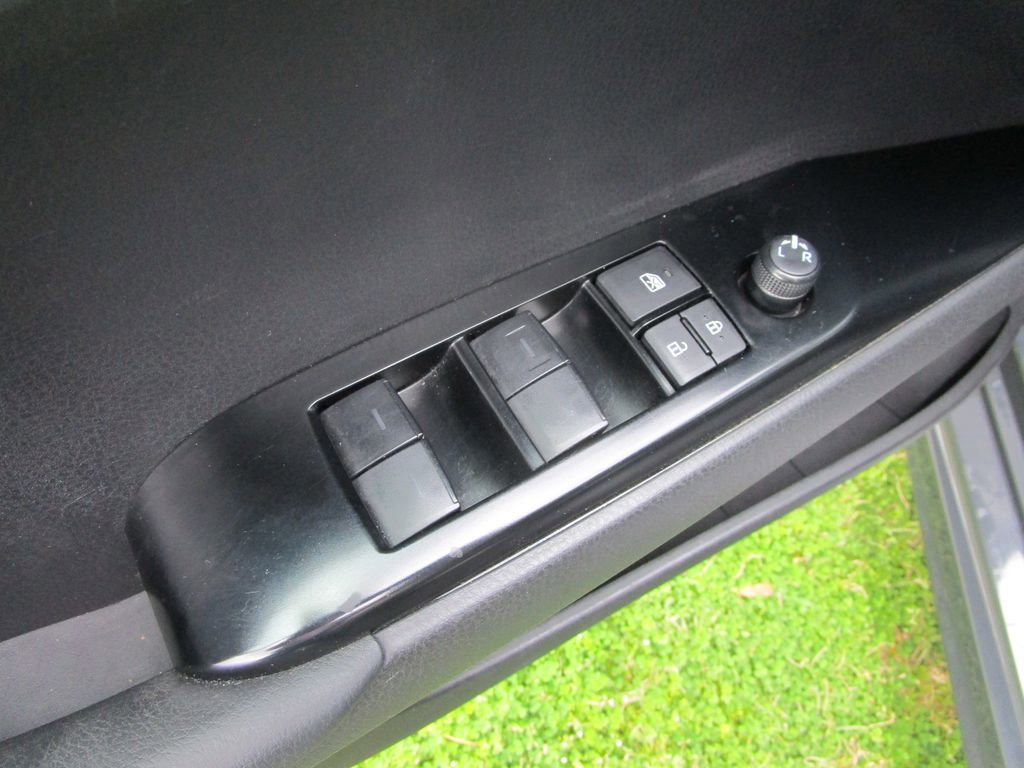 Used 2025 Toyota Camry SE image 19