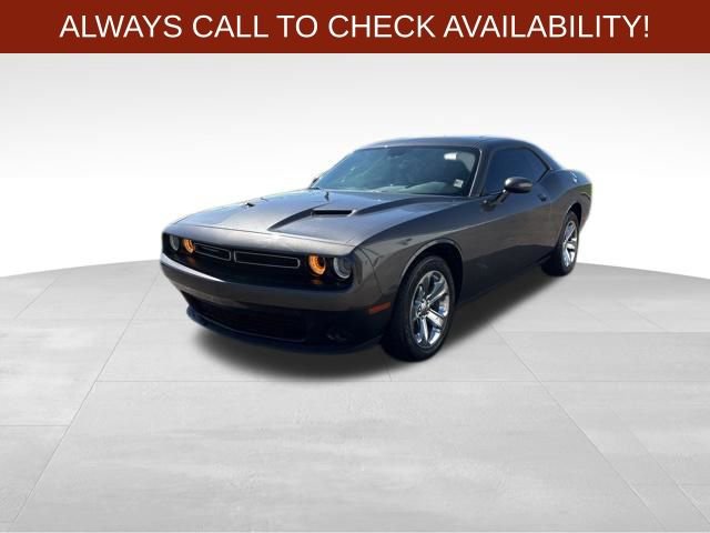 Used 2016 Dodge Challenger SXT w/ Cold Weather Group image 3