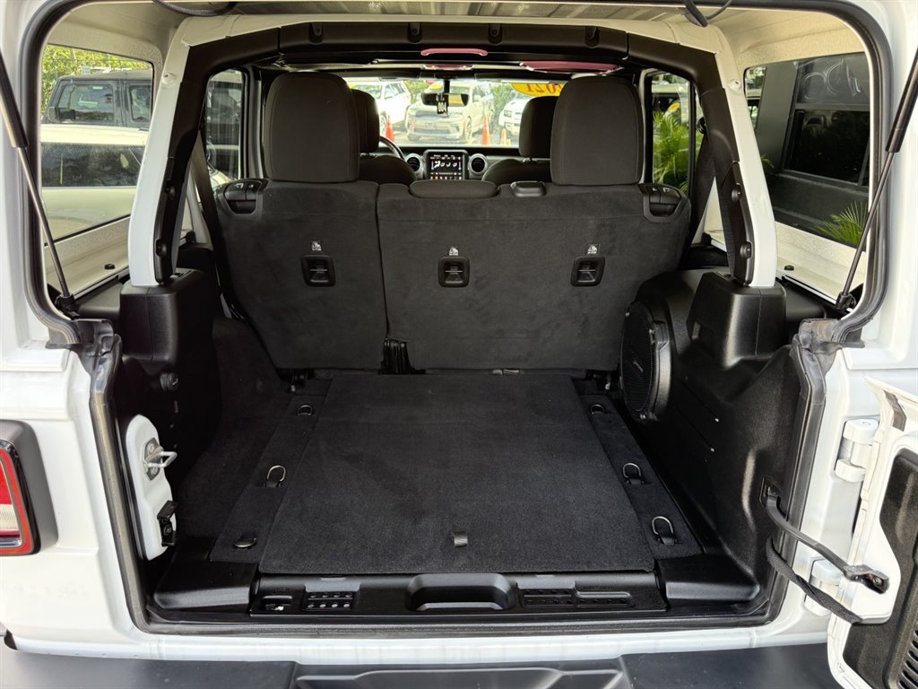 Used 2021 Jeep Wrangler Unlimited Sahara w/ Uconnect 4C Nav & Sound Group AWD/4WD image 31