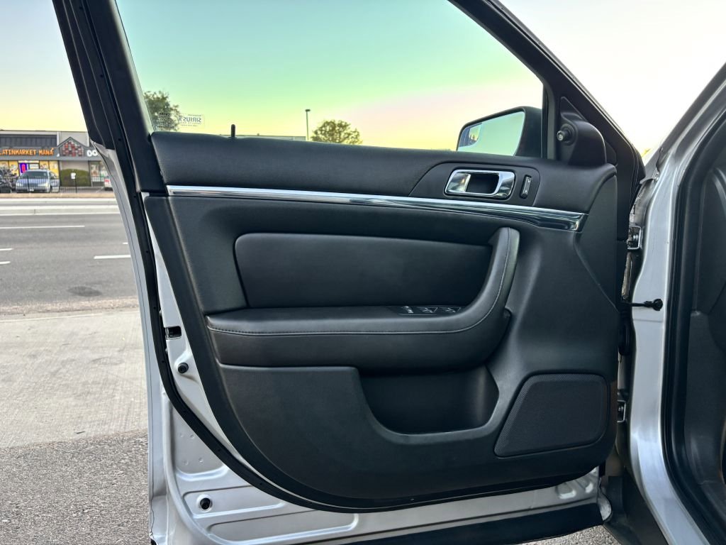 Used 2010 Lincoln MKS AWD image 16