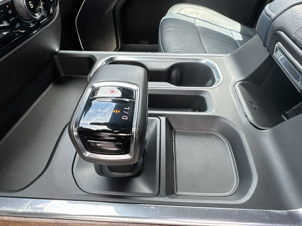 Used 2022 Chevrolet Silverado 1500 High Country w/ Technology Package AWD/4WD image 23