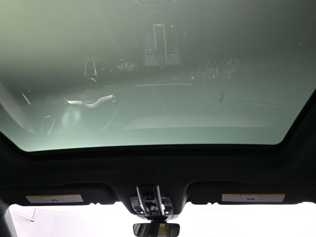 Used 2021 Porsche Cayenne image 23