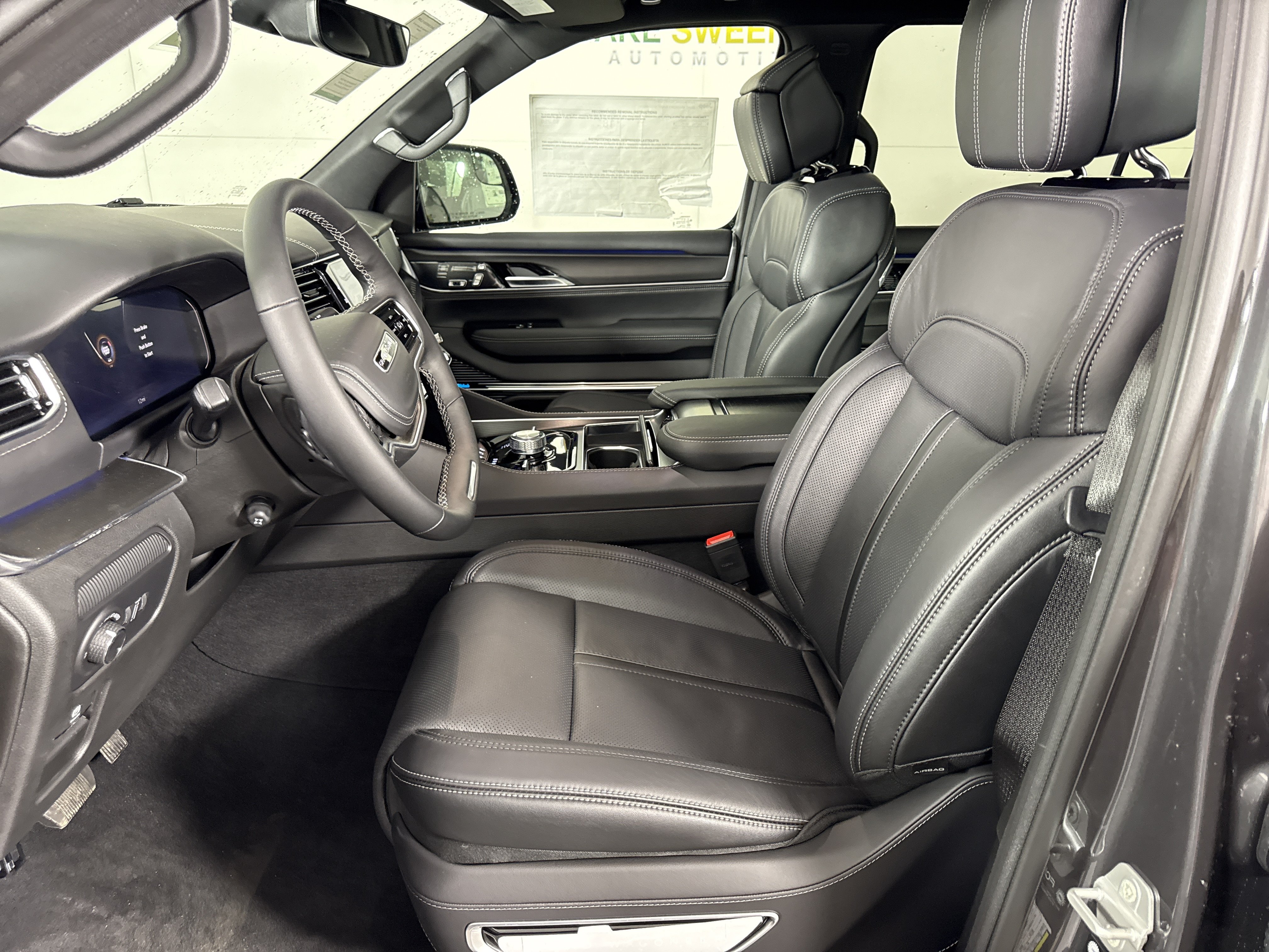 New 2026 Jeep Grand Wagoneer L Summit AWD/4WD image 12