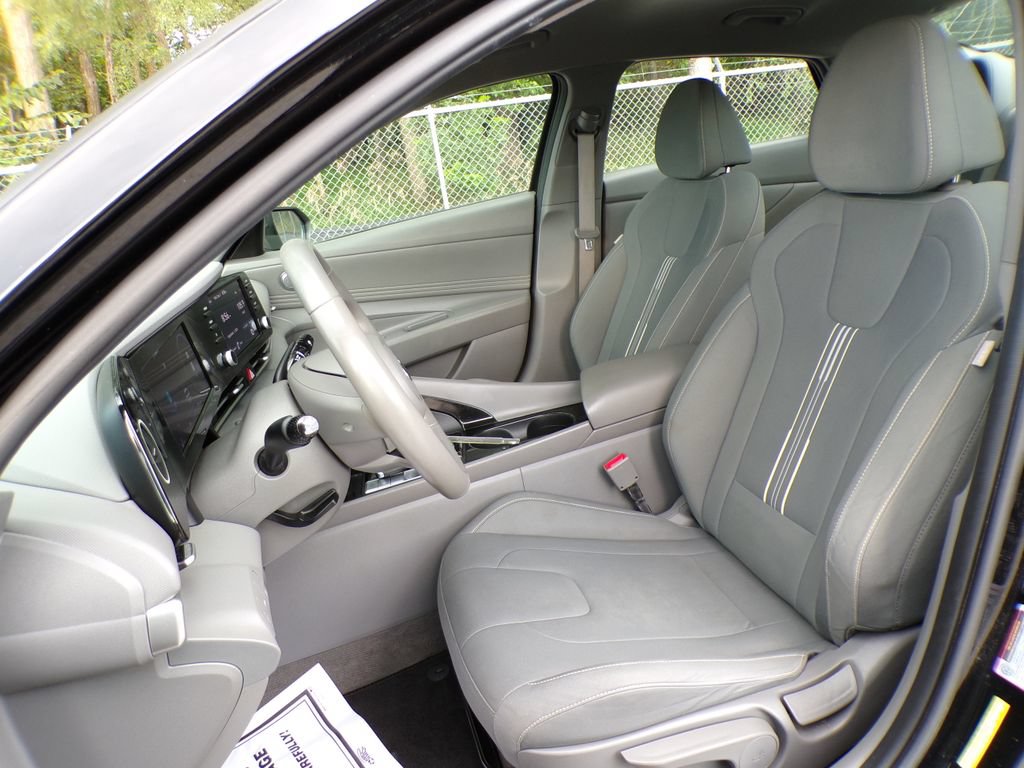 Certified 2022 Hyundai Elantra SEL w/ Convenience Package FWD image 13