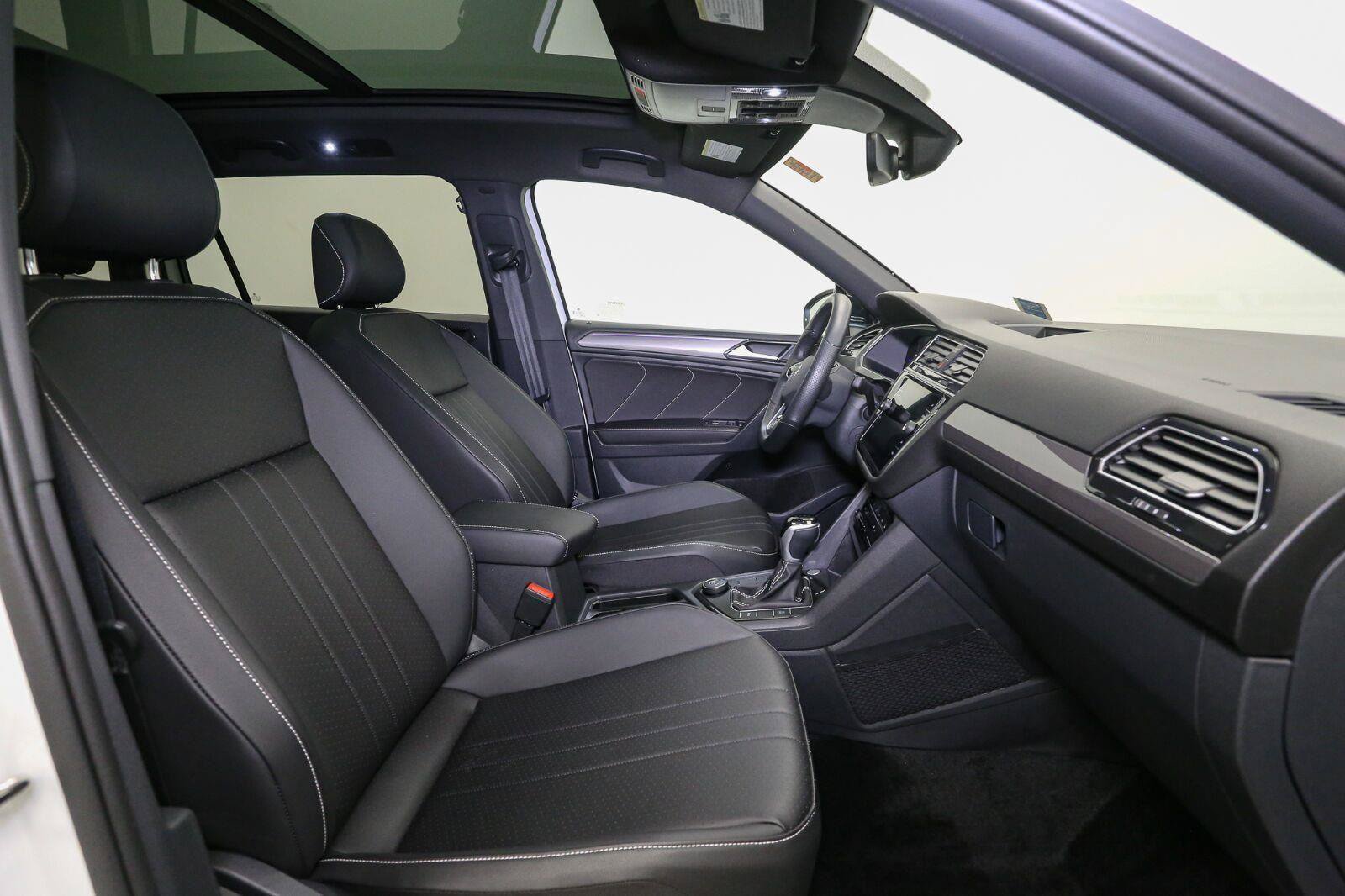 Certified 2023 Volkswagen Tiguan SE R-Line AWD/4WD image 20