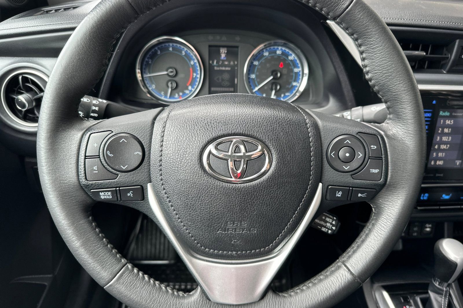 Used 2018 Toyota Corolla XLE FWD image 24