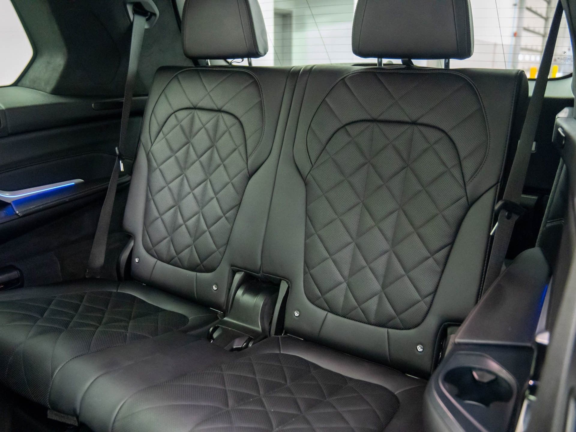 Used 2023 BMW X7 xDrive40i w/ M Sport Package image 21