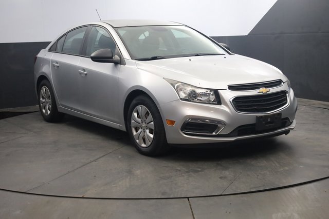 Used 2016 Chevrolet Cruze LS image 2
