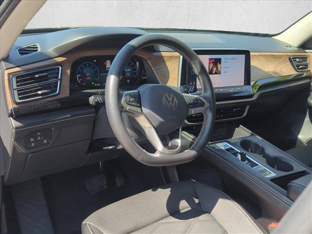 Used 2024 Volkswagen Atlas SE FWD image 12