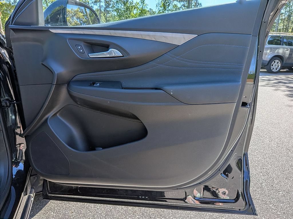 Used 2024 Buick Envista Sport Touring w/ Convenience I Package FWD image 33