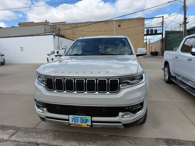 Used 2022 Jeep Wagoneer Series II w/ Premium Group I AWD/4WD image 2