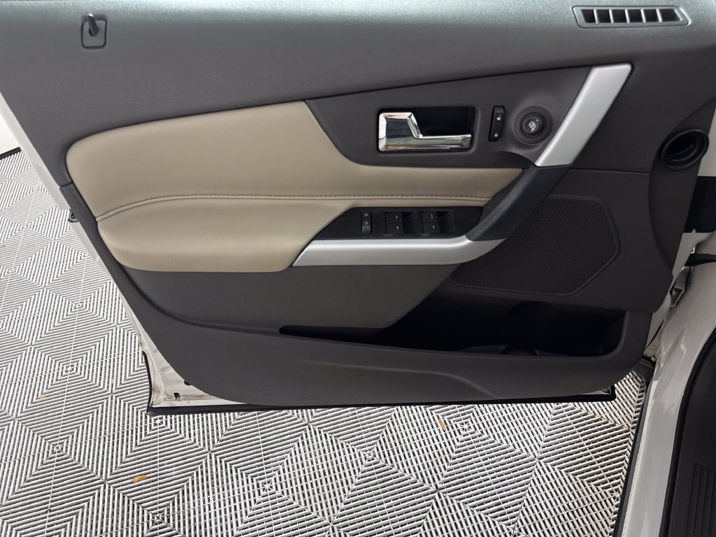 Used 2014 Ford Edge SEL w/ Equipment Group 205A FWD image 10