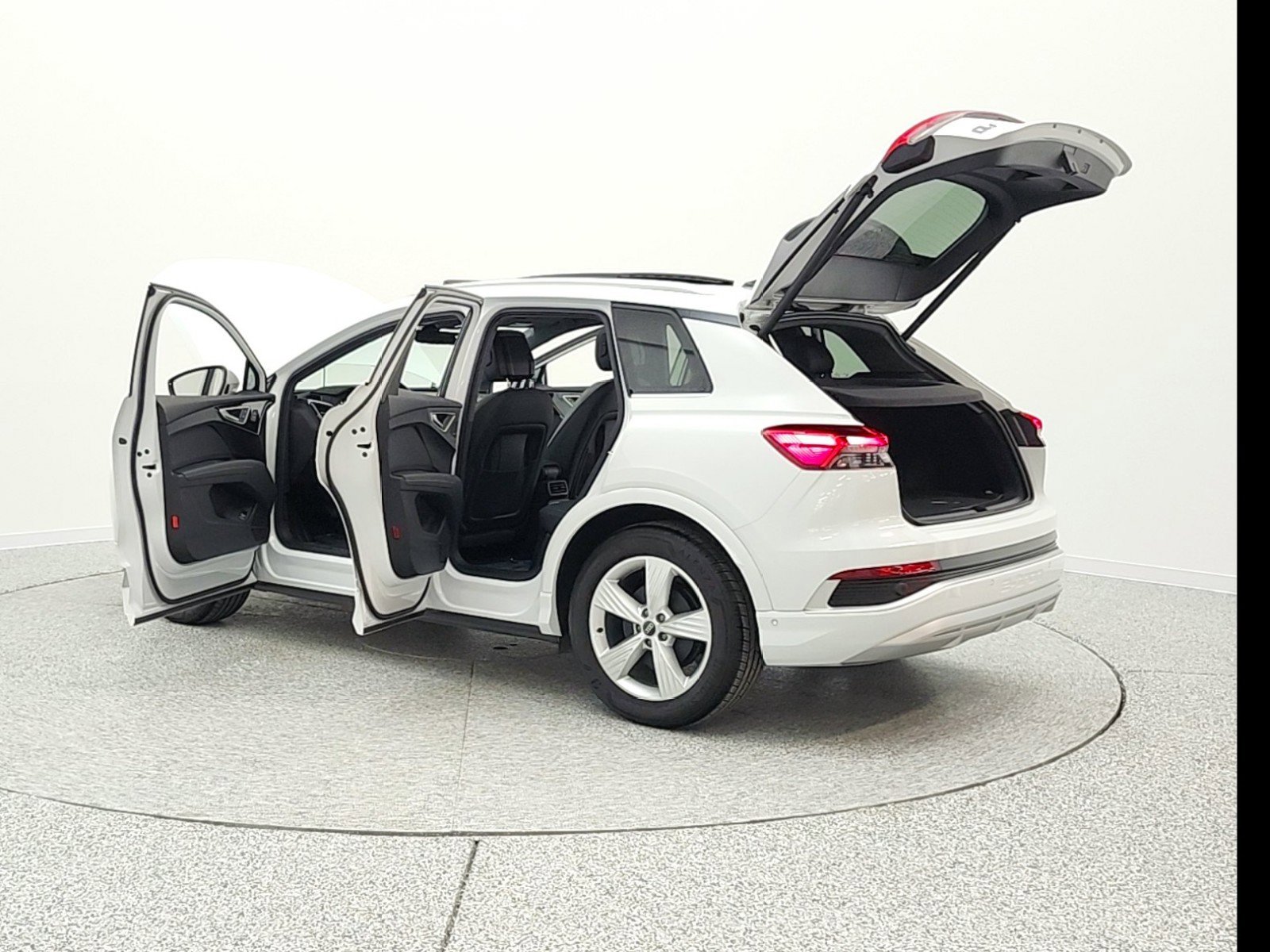 Used 2024 Audi Q4 e-tron Premium Plus image 12