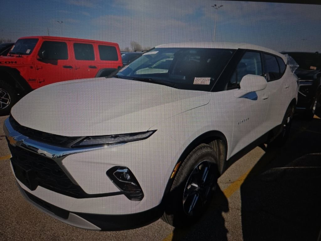 Used 2025 Chevrolet Blazer LT image 2
