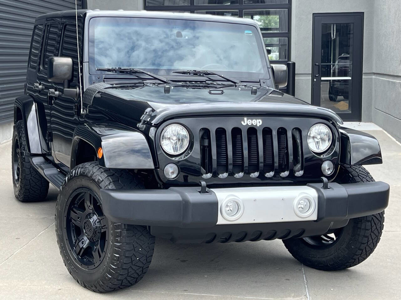 Used 2015 Jeep Wrangler Unlimited Sahara w/ Connectivity Group image 5
