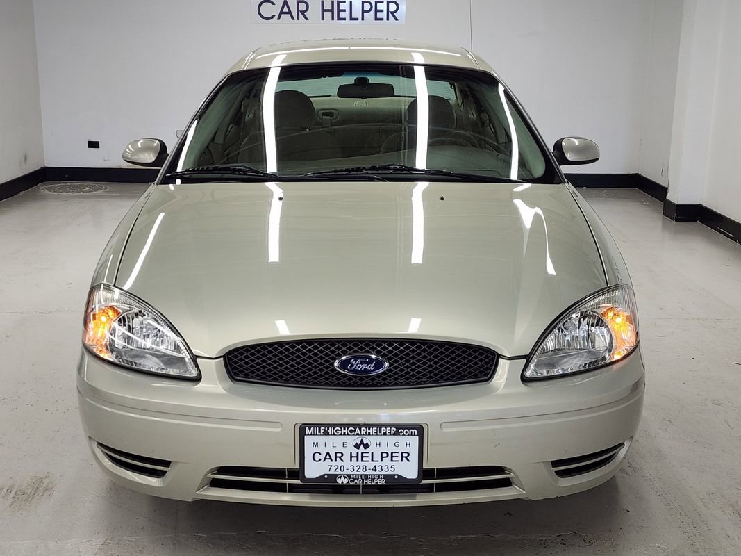 Used 2004 Ford Taurus SE image 2