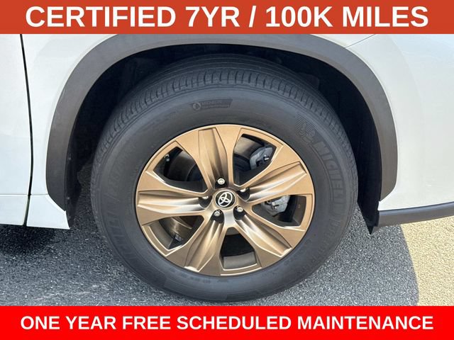 Used 2023 Toyota Highlander Bronze Edition FWD image 7
